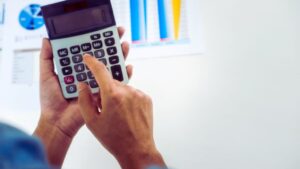 Koszt szkoleń językowych dla firm – co się najbardziej opłaca?